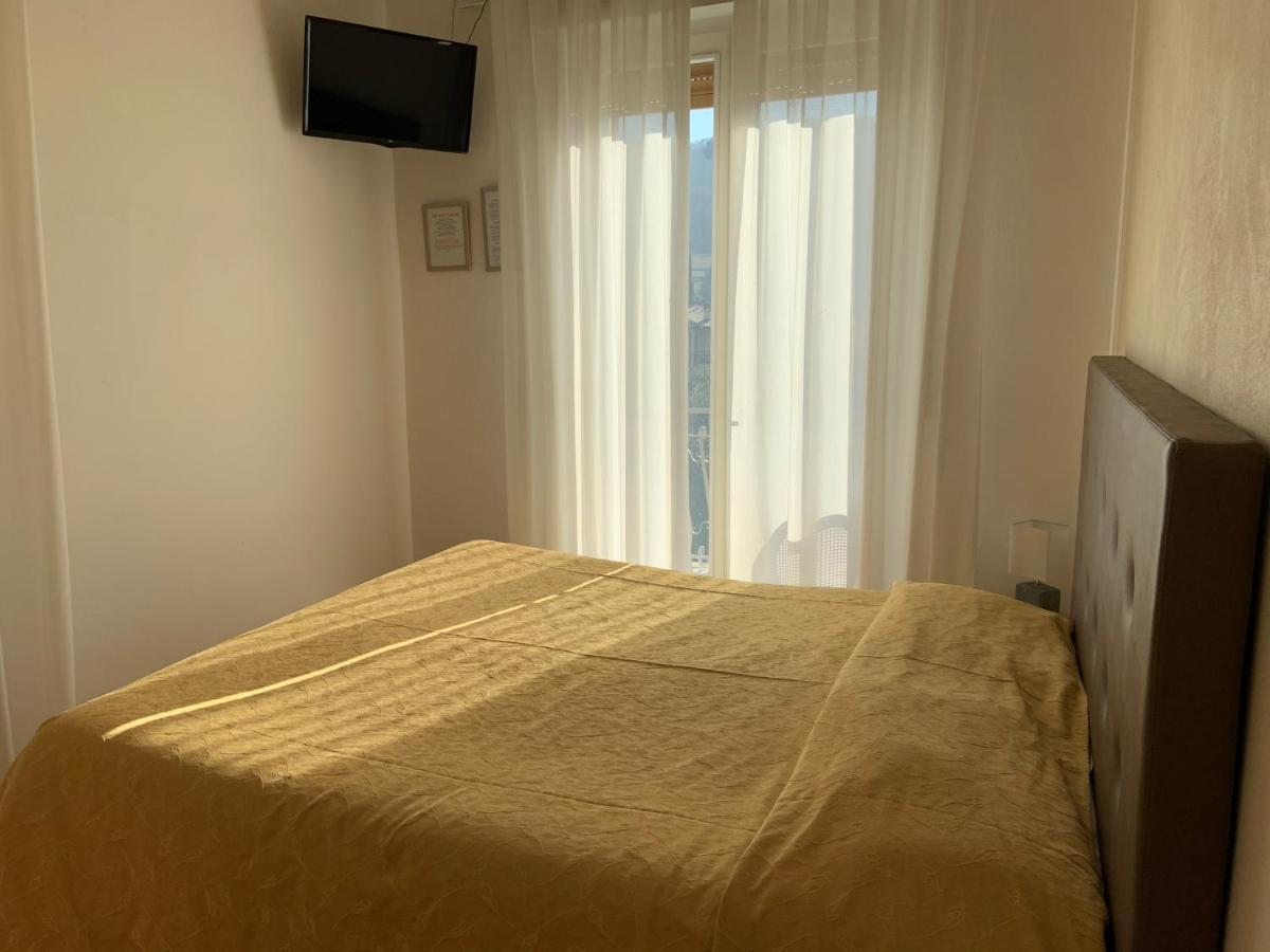 La Lanterna Hotel Garda  Ngoại thất bức ảnh
